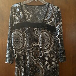 Elegant Black and White Patterned Women's Top